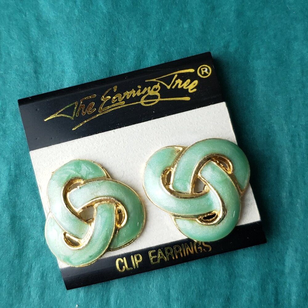 2/10$ NWT Vintage gold tone clip on enamel earrings